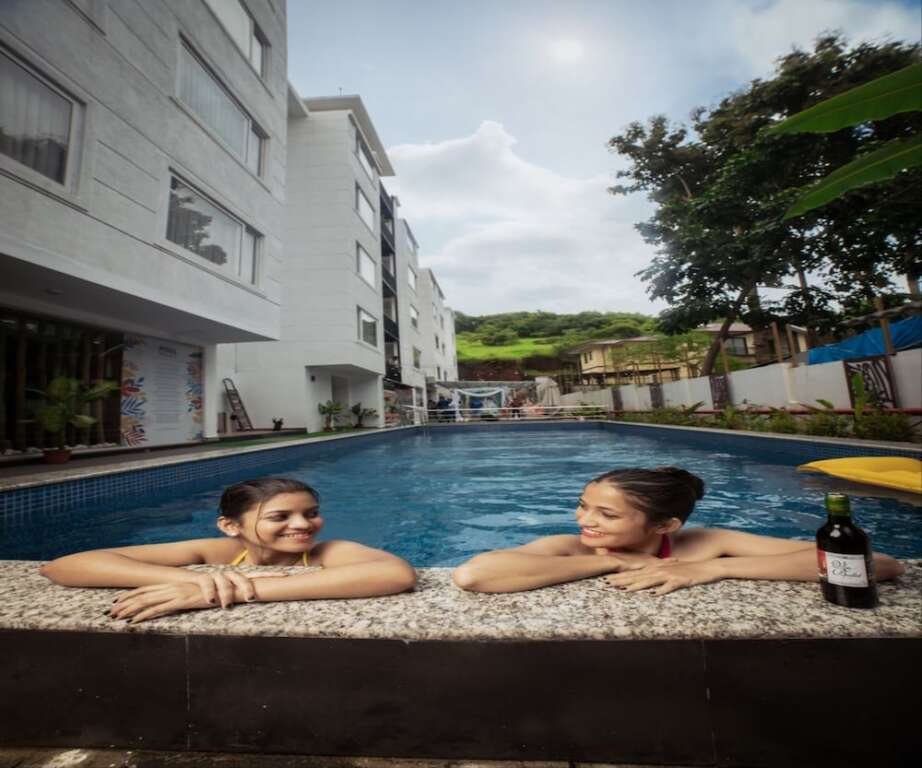 Верем: HUE GUH The Porto Candolim