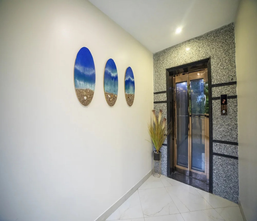 Верем: HUE GUH The Porto Candolim