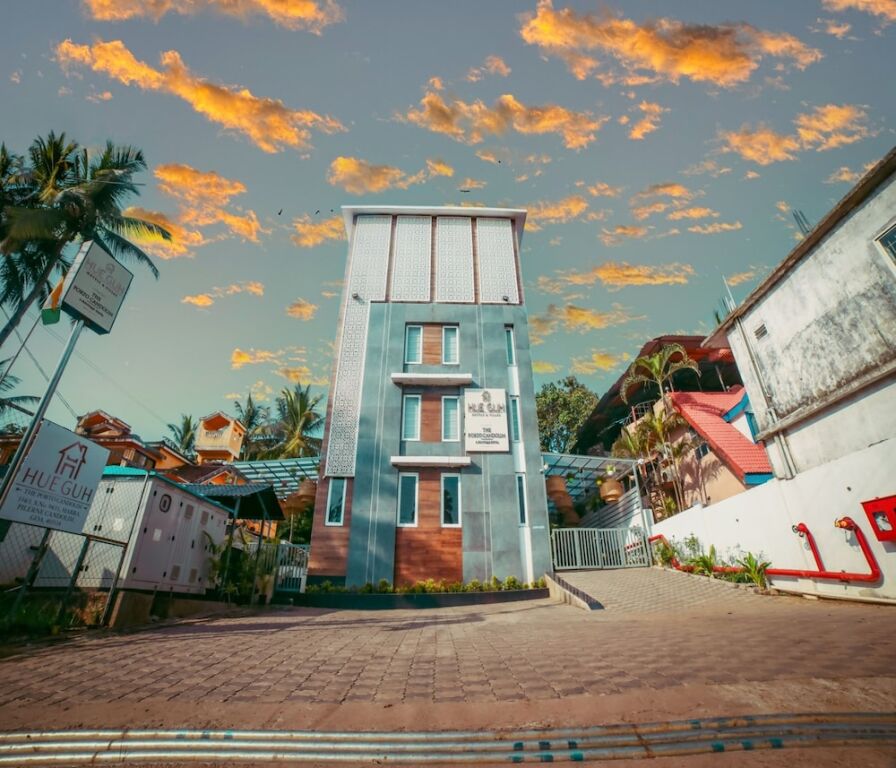 Верем: HUE GUH The Porto Candolim