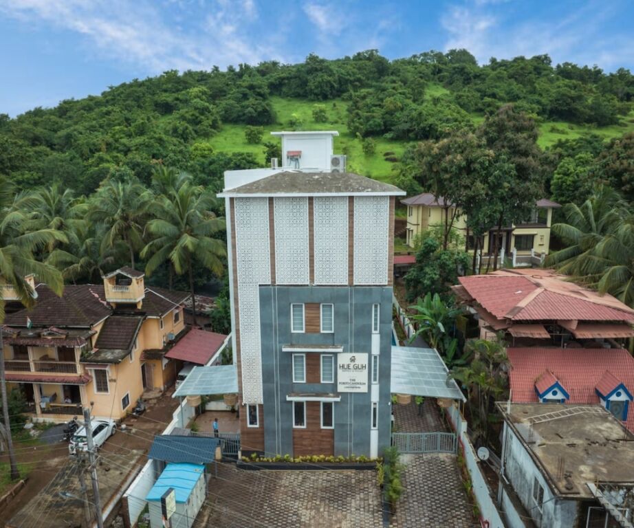 Верем: HUE GUH The Porto Candolim