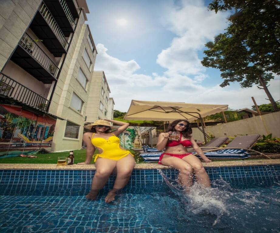 Верем: HUE GUH The Porto Candolim