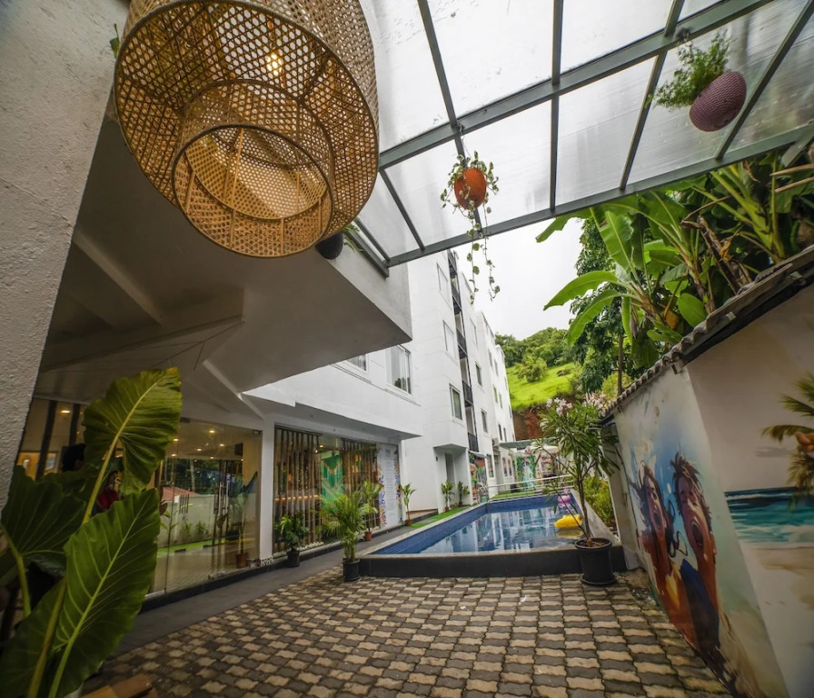 Верем: HUE GUH The Porto Candolim
