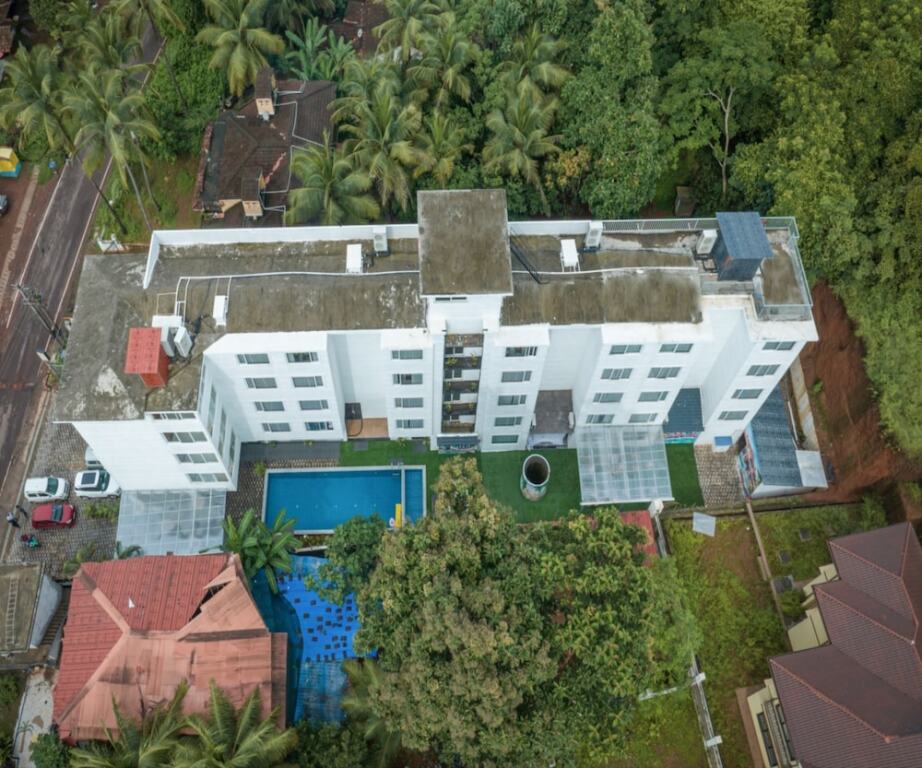 Верем: HUE GUH The Porto Candolim