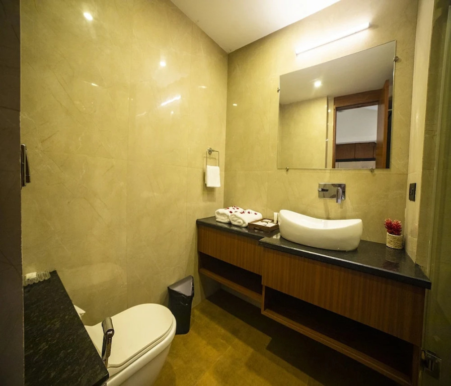 Верем: HUE GUH The Porto Candolim