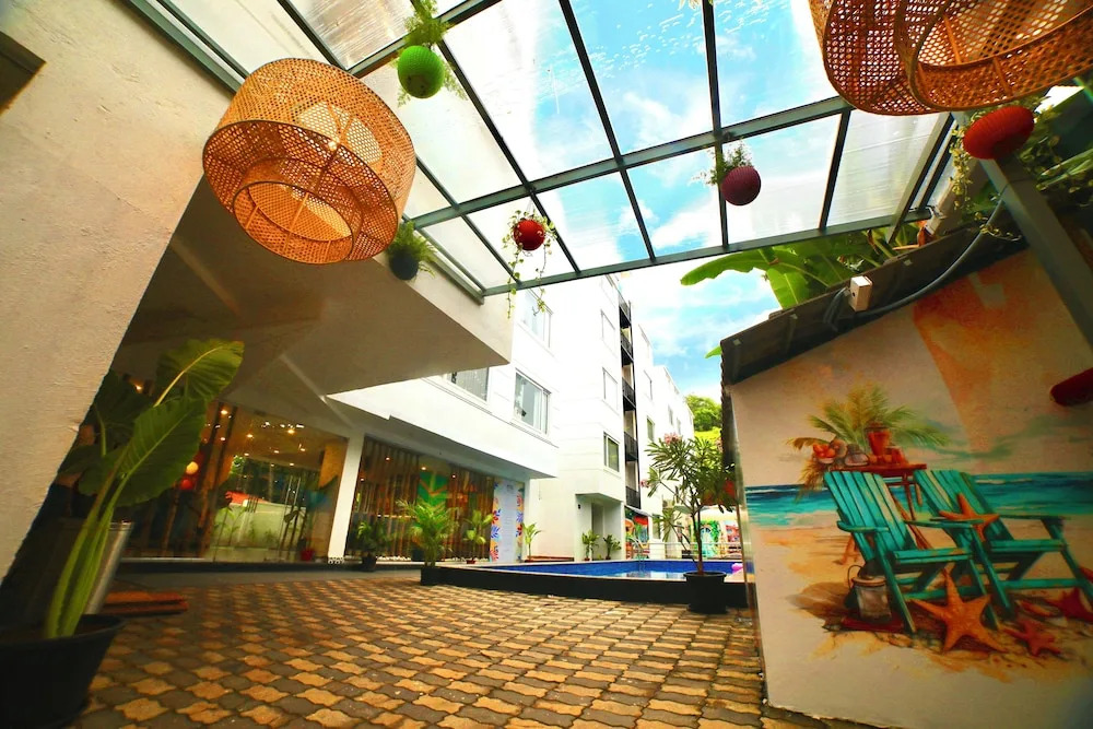 Верем: HUE GUH The Porto Candolim