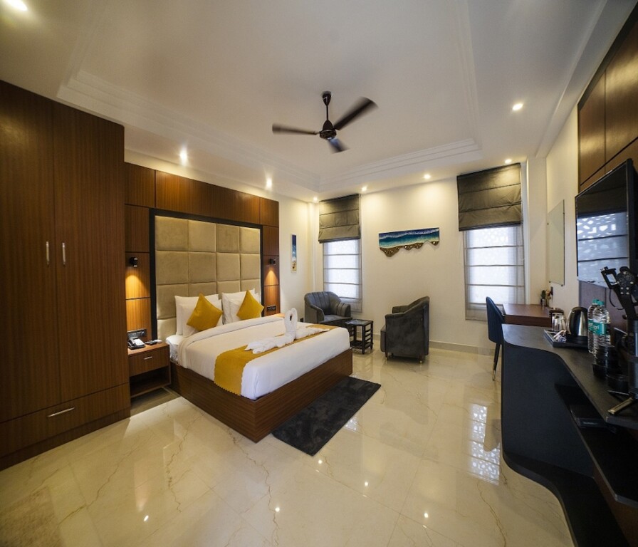 Верем: HUE GUH The Porto Candolim