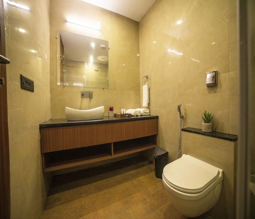 Верем: HUE GUH The Porto Candolim