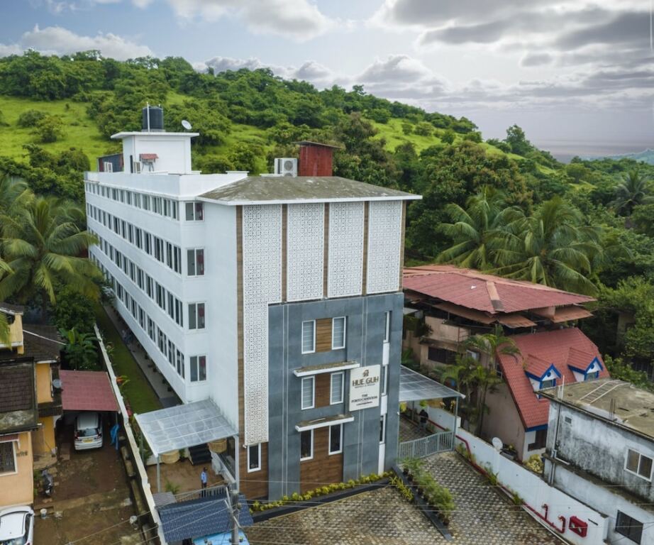 Верем: HUE GUH The Porto Candolim