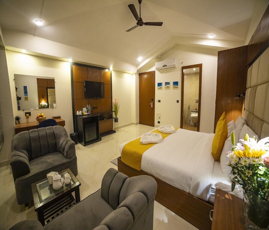Верем: HUE GUH The Porto Candolim