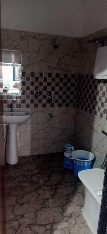 Коси: Brajdham Hotel Barsana