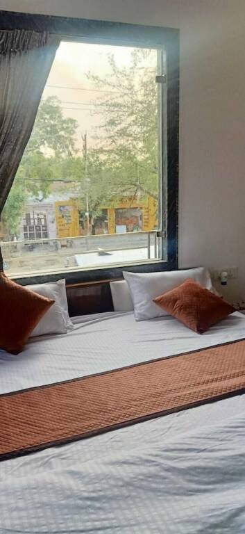 Коси: Brajdham Hotel Barsana