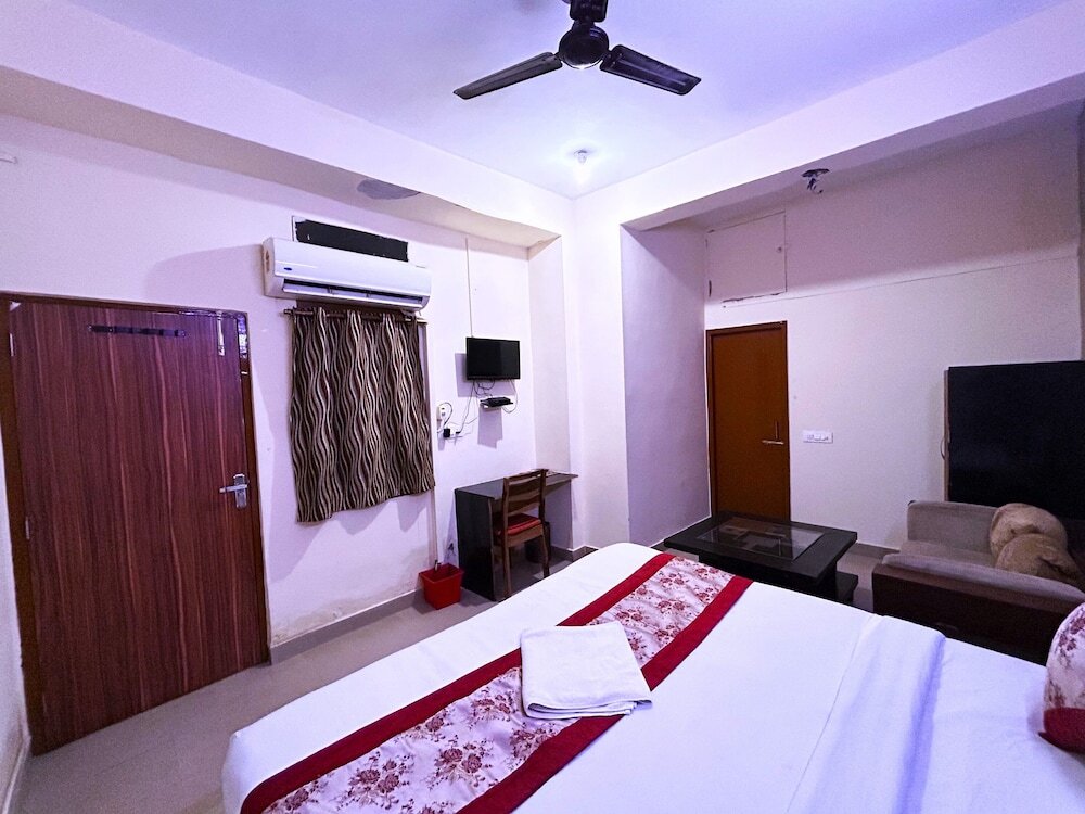 Нойда: Mehak Palace