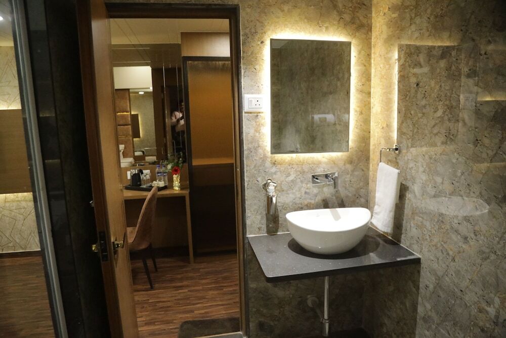 Тхане: Hotel M Residency