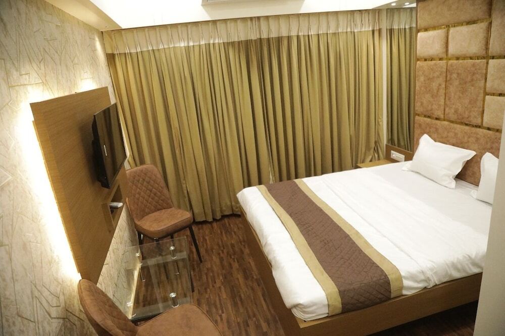 Тхане: Hotel M Residency