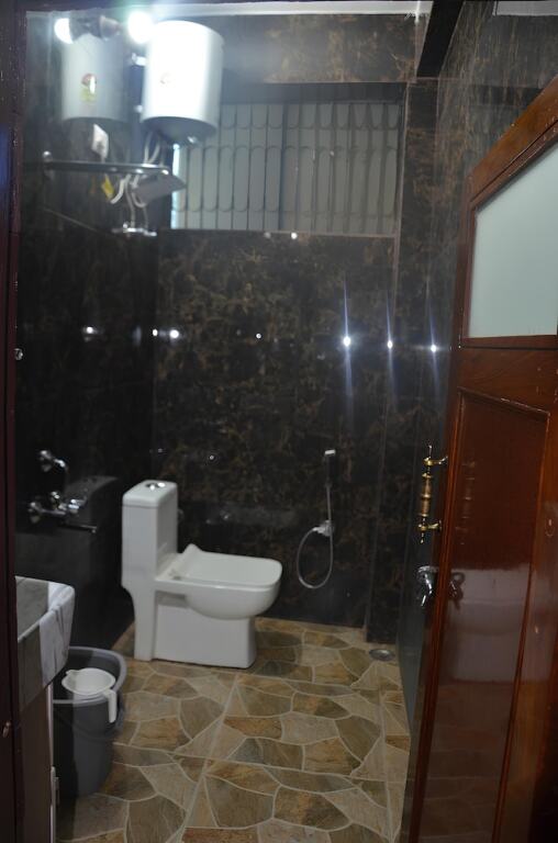 Питорагарх: Hotel Monal