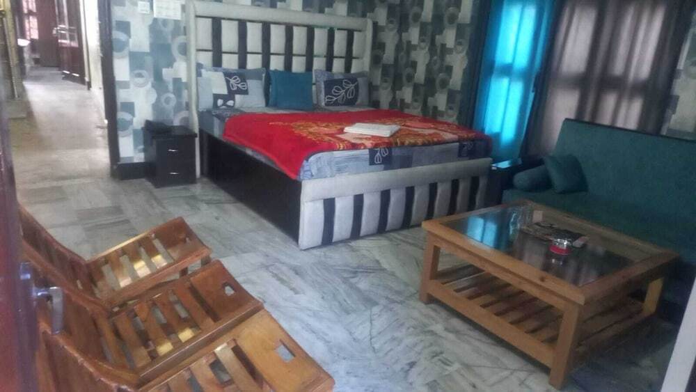 Питорагарх: Hotel Monal