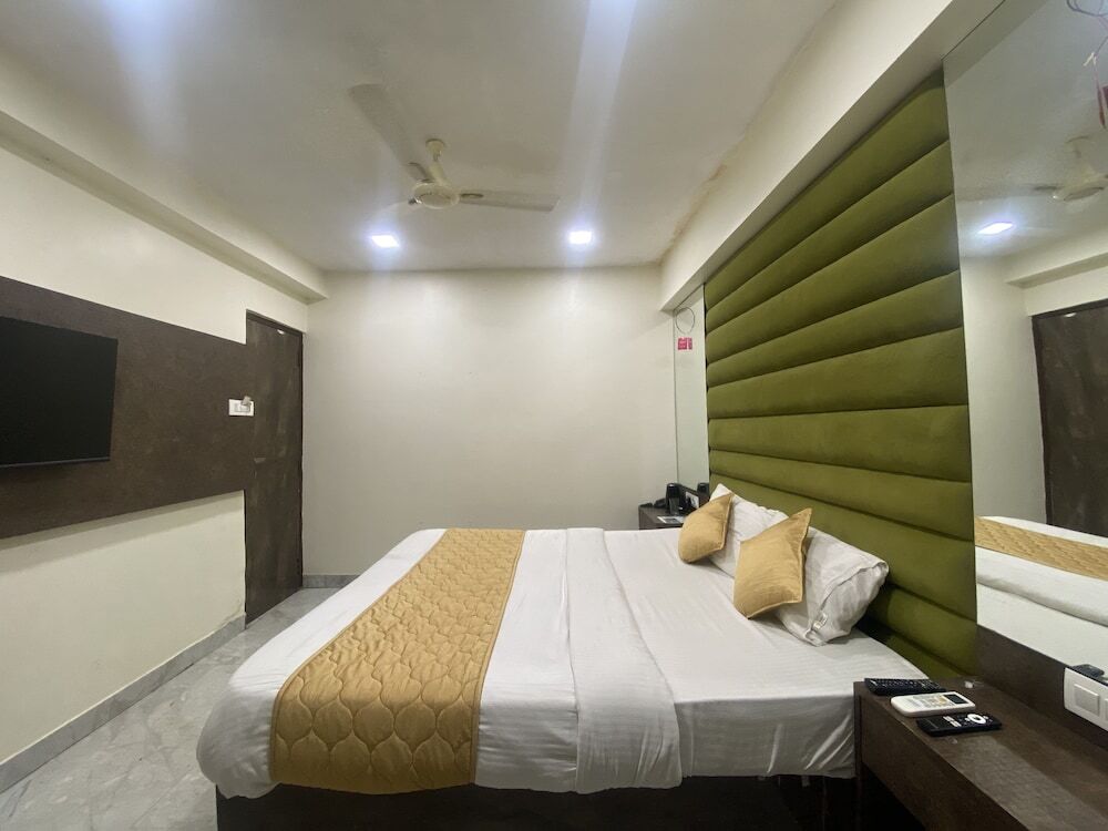 Мумбаи: Hotel B Town