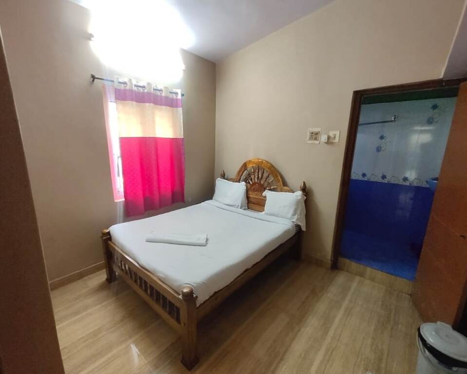Ути: GK Holiday Inn