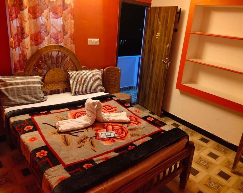 Ути: GK Holiday Inn