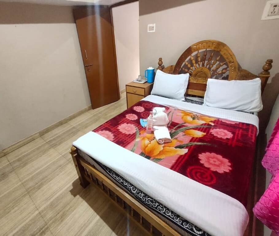 Ути: GK Holiday Inn
