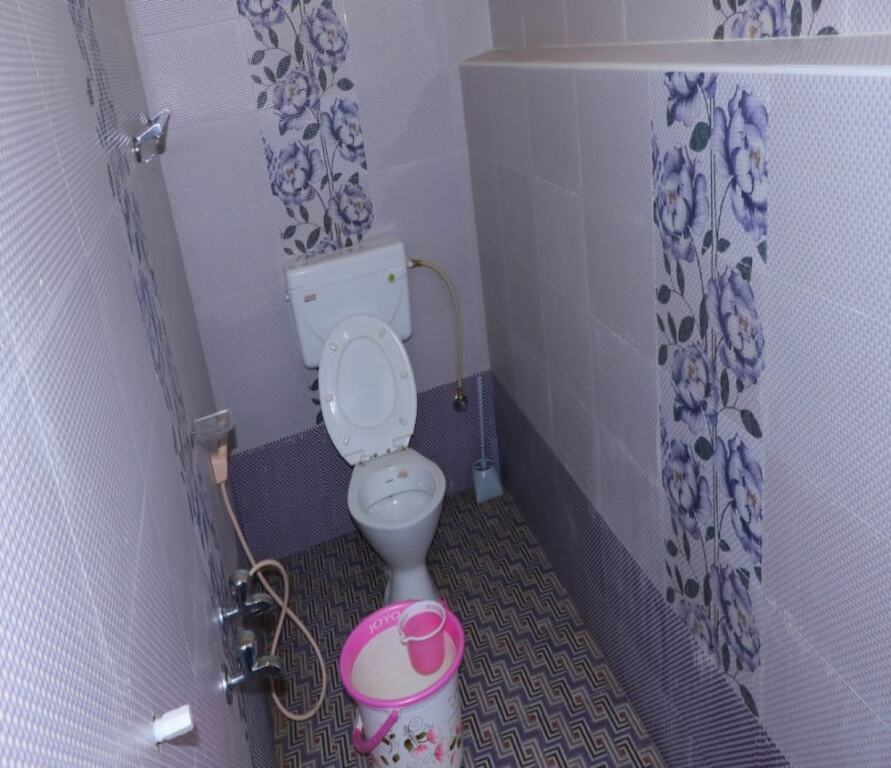 Ути: GK Holiday Inn