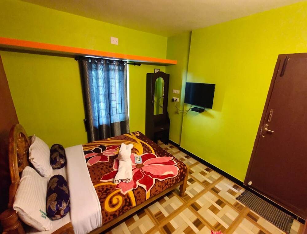Ути: GK Holiday Inn