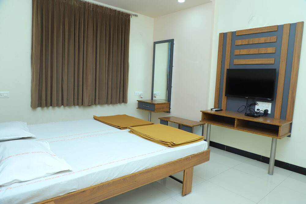 Латур: Hotel Anjani