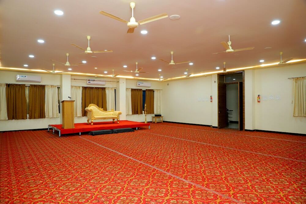 Латур: Hotel Anjani