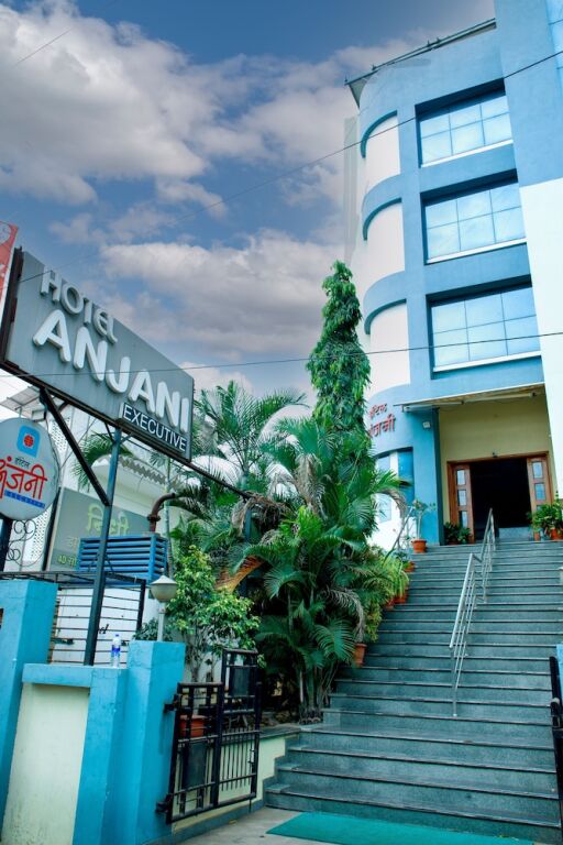 Латур: Hotel Anjani