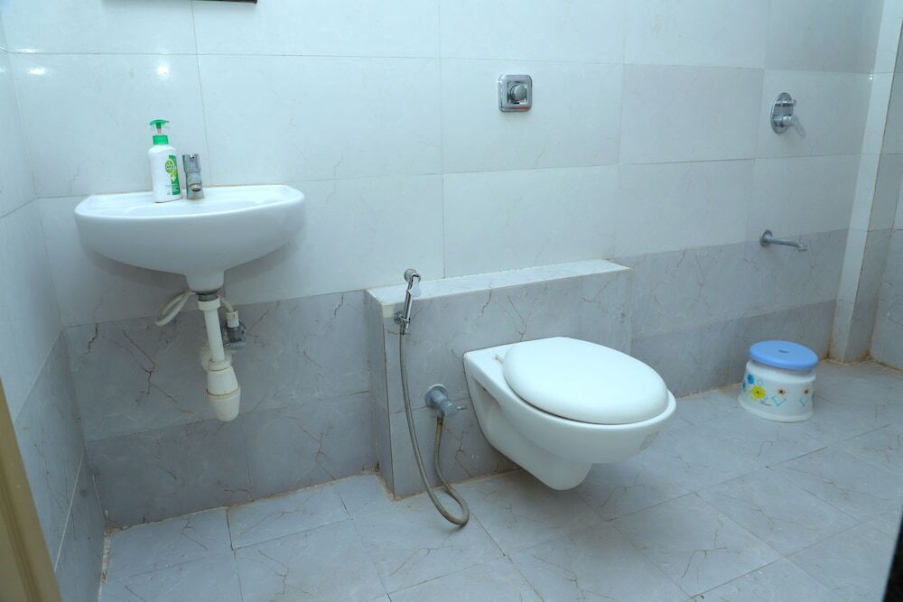 Латур: Hotel Anjani