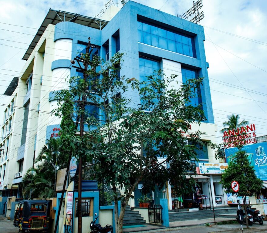 Латур: Hotel Anjani