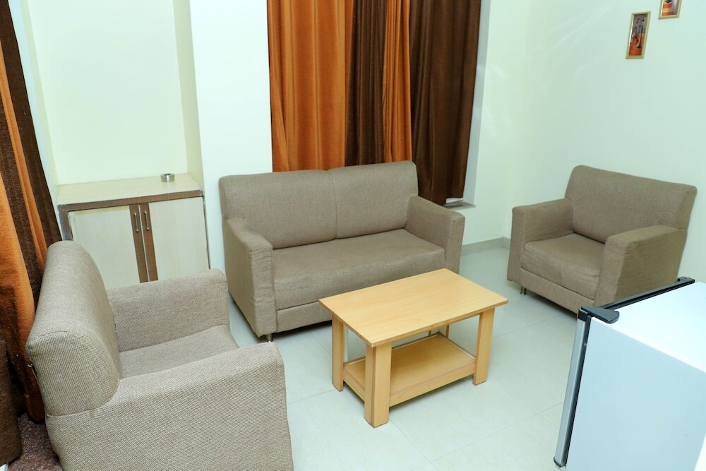 Латур: Hotel Anjani
