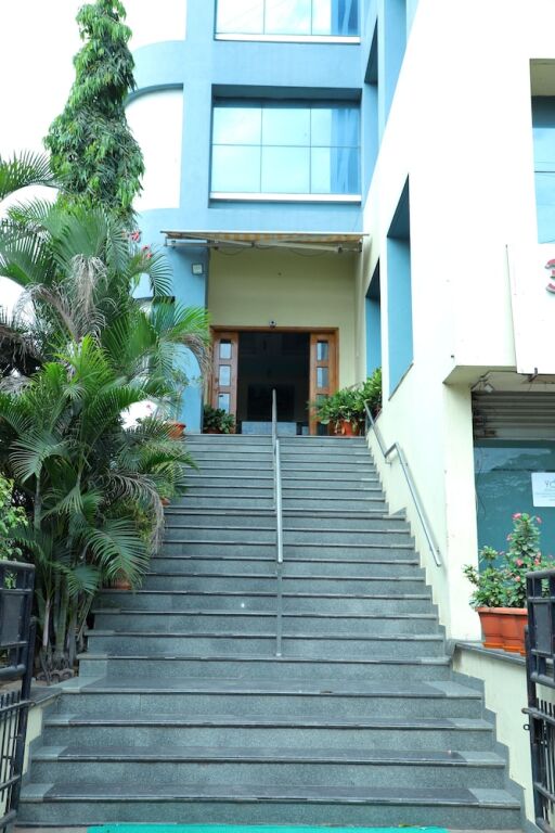 Латур: Hotel Anjani