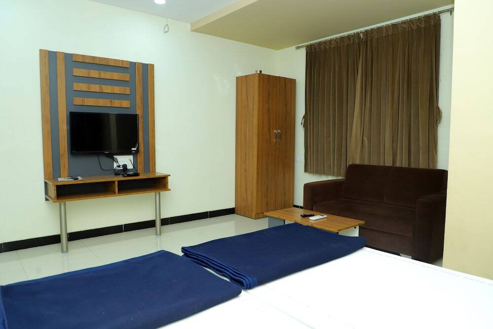 Латур: Hotel Anjani