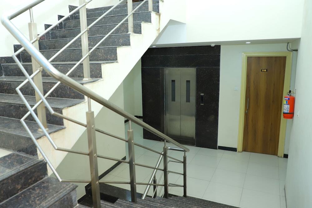 Латур: Hotel Anjani