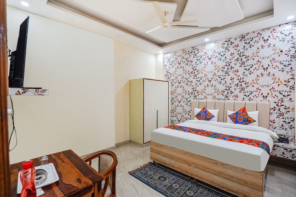 Нойда: Fabhotel Ada Residency