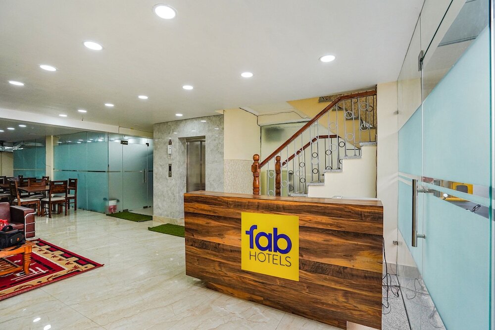 Нойда: Fabhotel Ada Residency