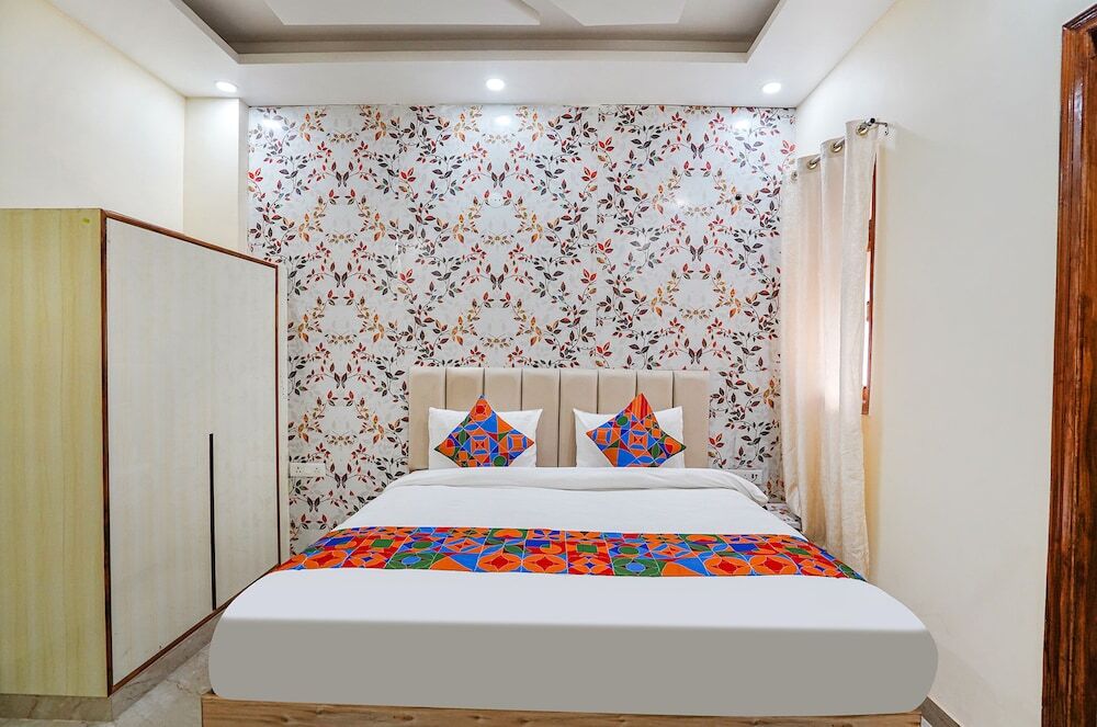 Нойда: Fabhotel Ada Residency