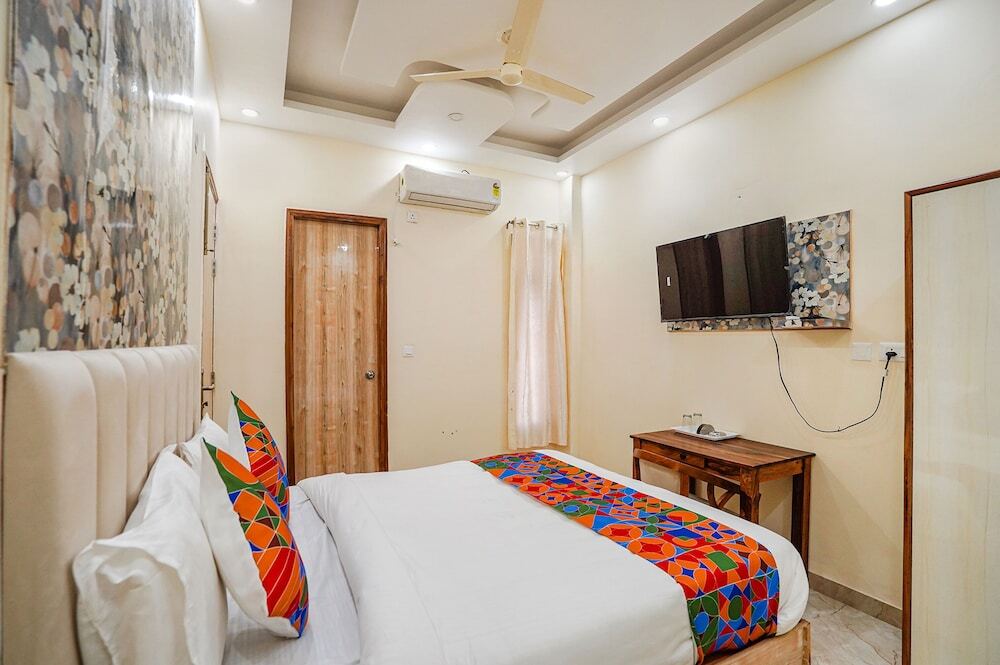 Нойда: Fabhotel Ada Residency