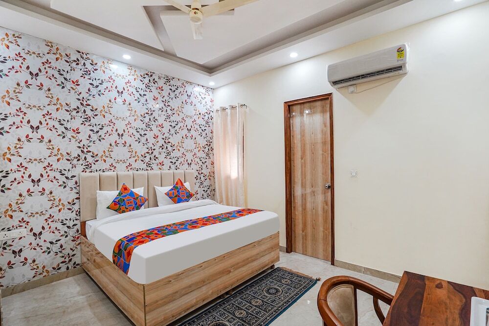 Нойда: Fabhotel Ada Residency