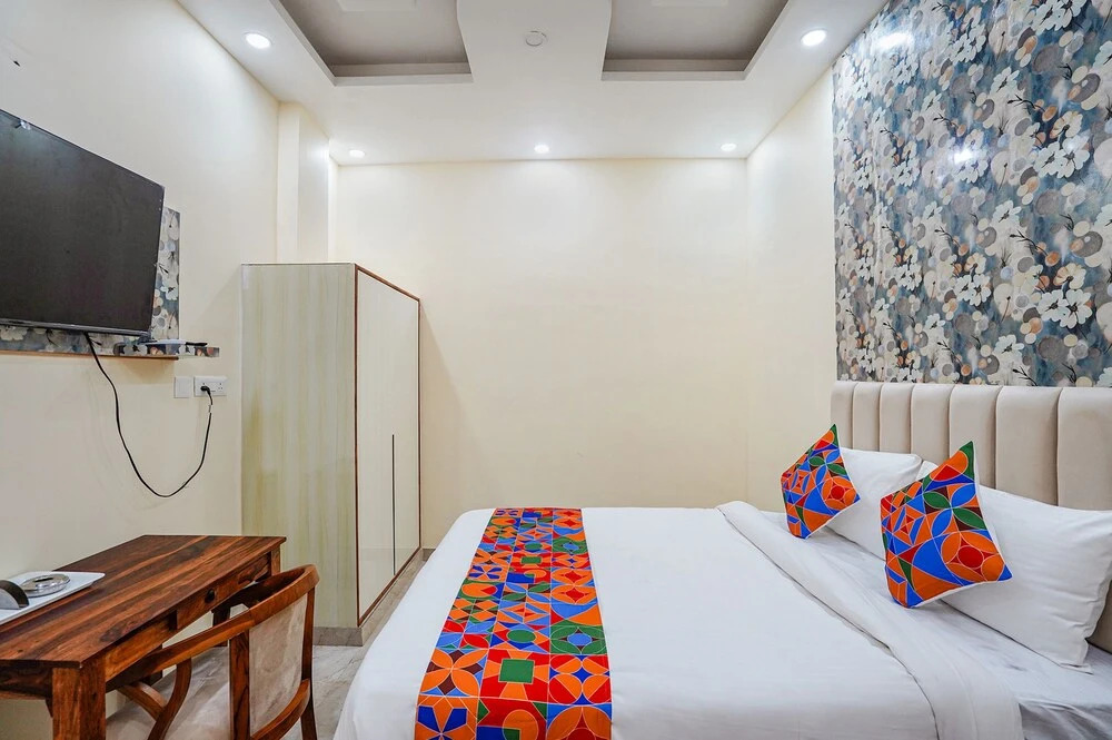 Нойда: Fabhotel Ada Residency