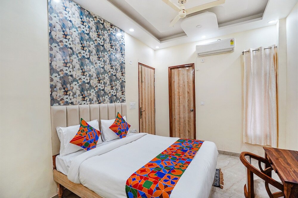 Нойда: Fabhotel Ada Residency