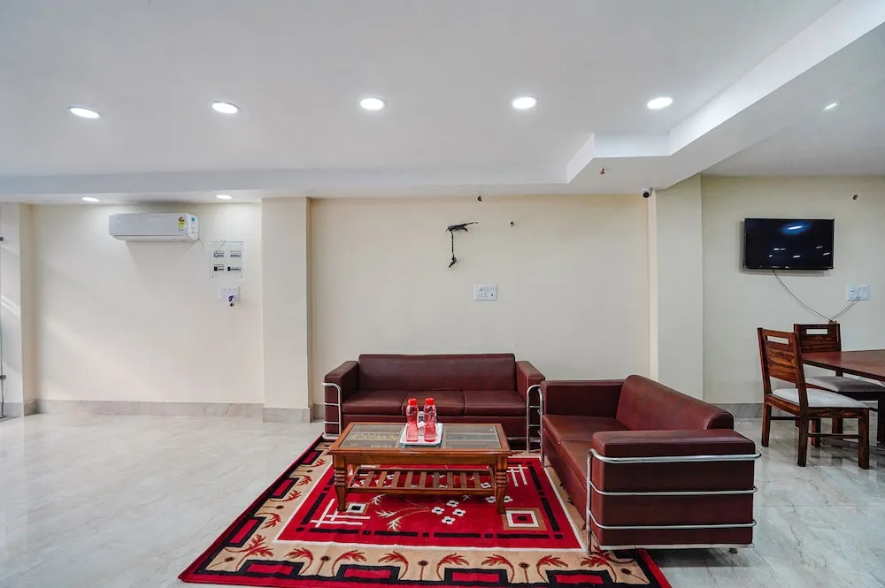 Нойда: Fabhotel Ada Residency