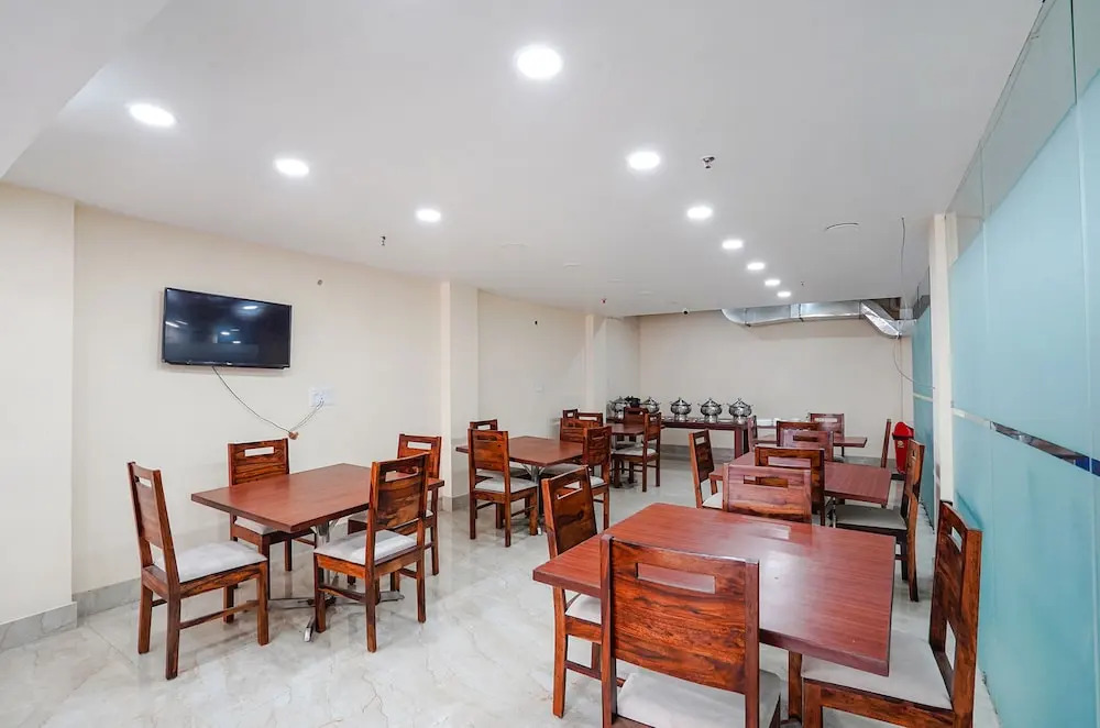 Нойда: Fabhotel Ada Residency