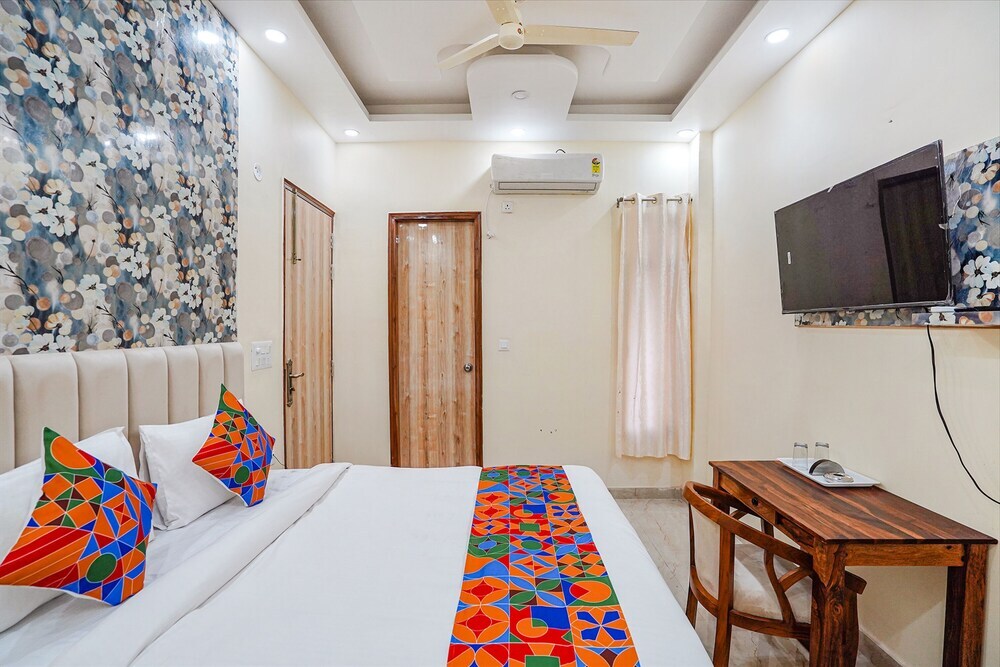 Нойда: Fabhotel Ada Residency