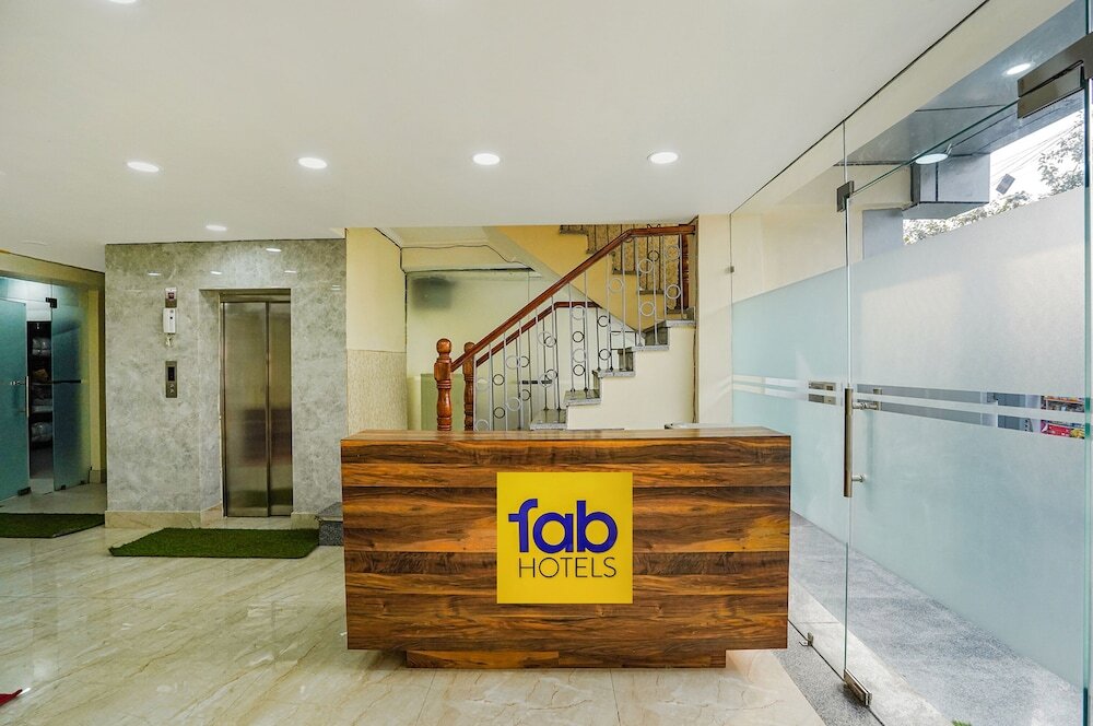 Нойда: Fabhotel Ada Residency