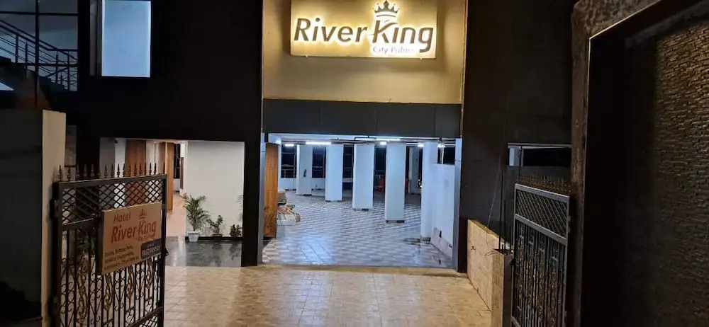 Гувахати: River King City Palace