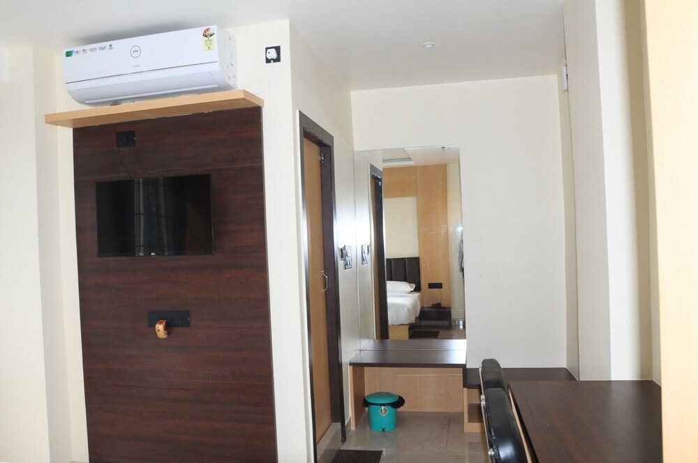 Колката: FERN INN Kolkata
