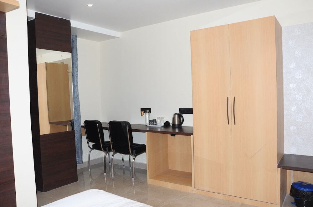 Колката: FERN INN Kolkata
