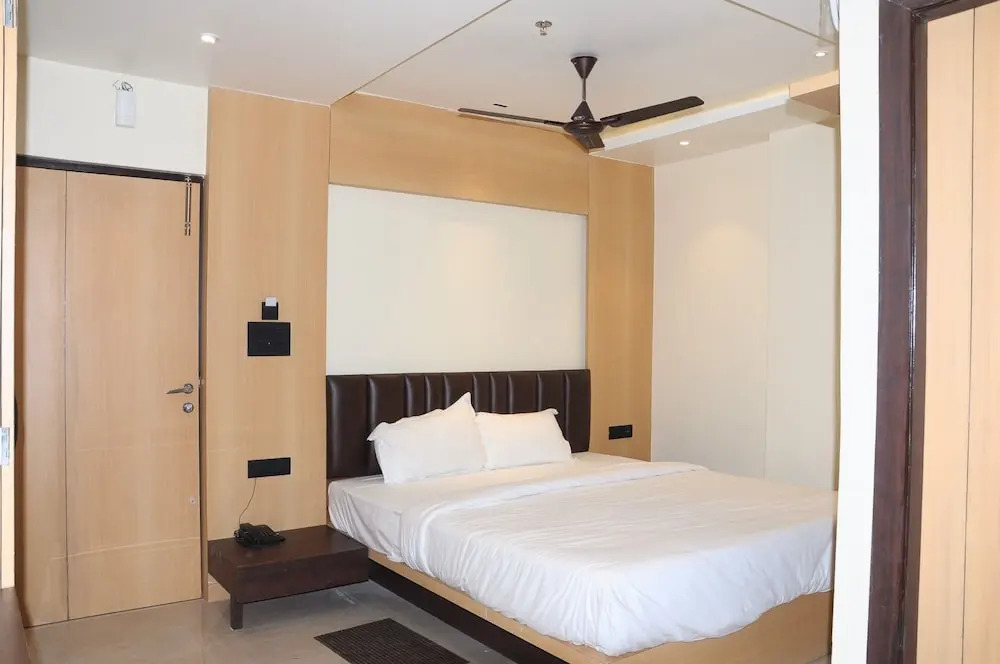 Колката: FERN INN Kolkata